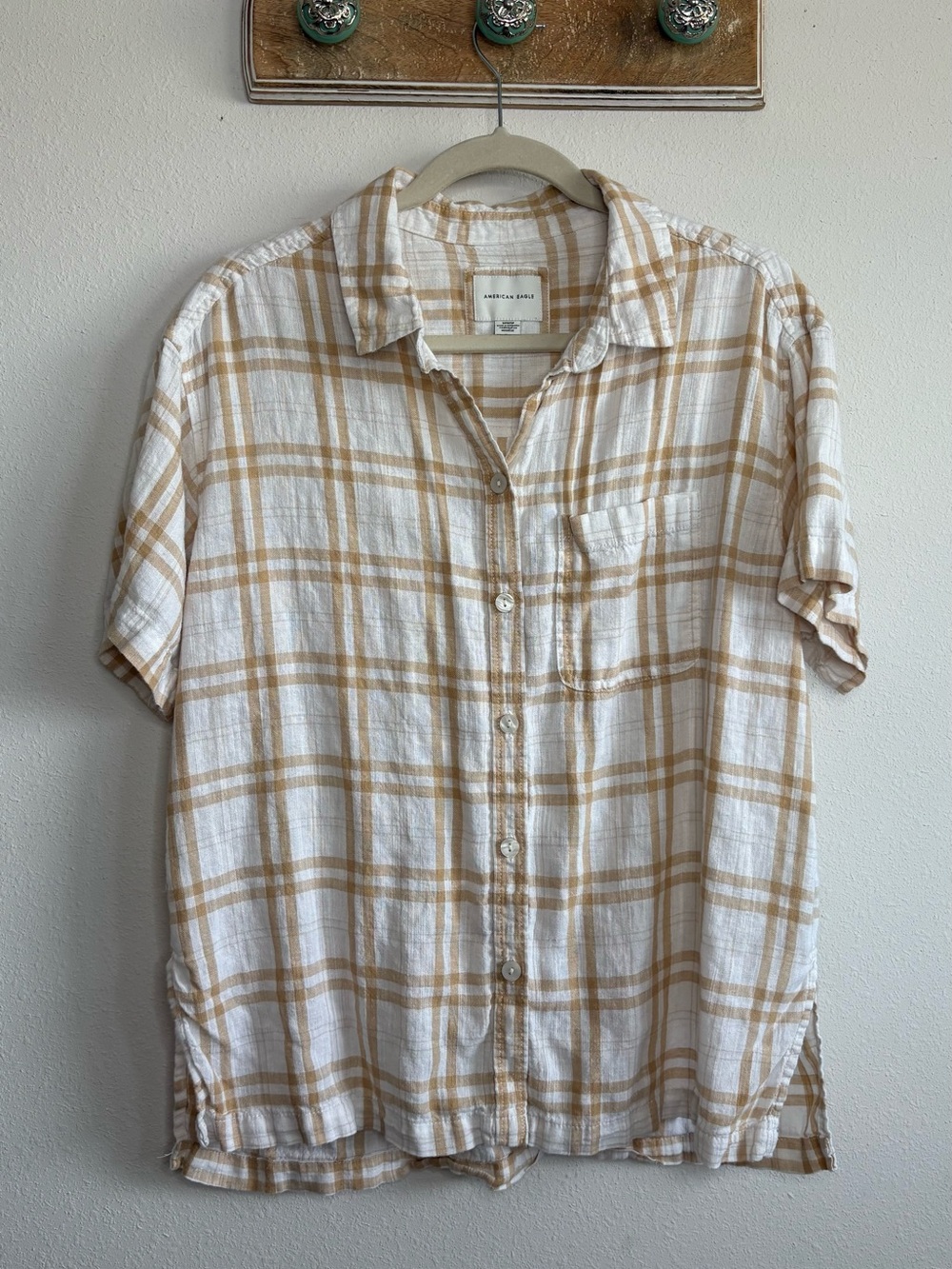 American Eagle Outfitters Short Sleeve Plaid Button-Up Shirt - Cream & Tan